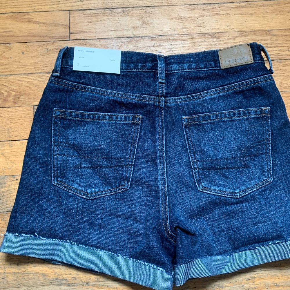 AEO High Rise Mom Short - Picture 4 of 5
